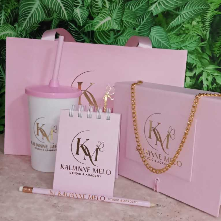 Kit para Ministrar Curso – Caixa, Lápis, Bloquinho, Sacolinha, Copo, Aplicação de Hotstamp Personalizado com sua Logo!