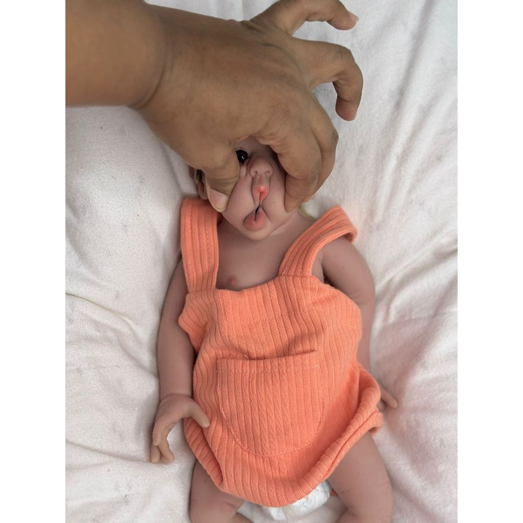 Bebê Reborn  Silicone Sólido sem cabelo  Modelo Molinha  39 cm menina