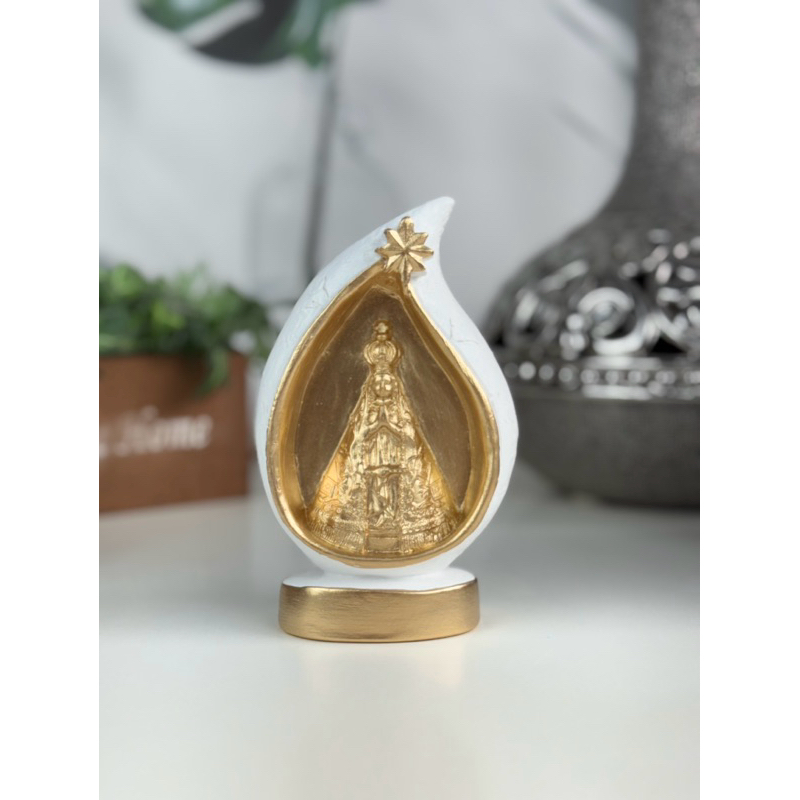 imagem nossa senhora aparecida 15cm gesso lembrancinha dourada gota gruta branca semi brilho gesso