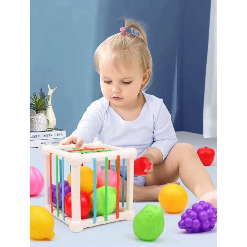 Cubo Sensorial Montessori com Elásticos – Brinquedo Educativo de Encaixe e Descoberta para o Bebê  12cm x 12cm +6meses
