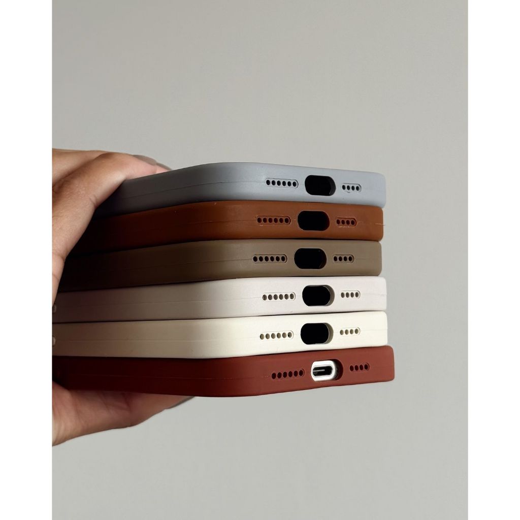 Capinha de Silicone Veludo por Dentro do iPhone 16 AO 17 Pro Max (Câmera Aberta)