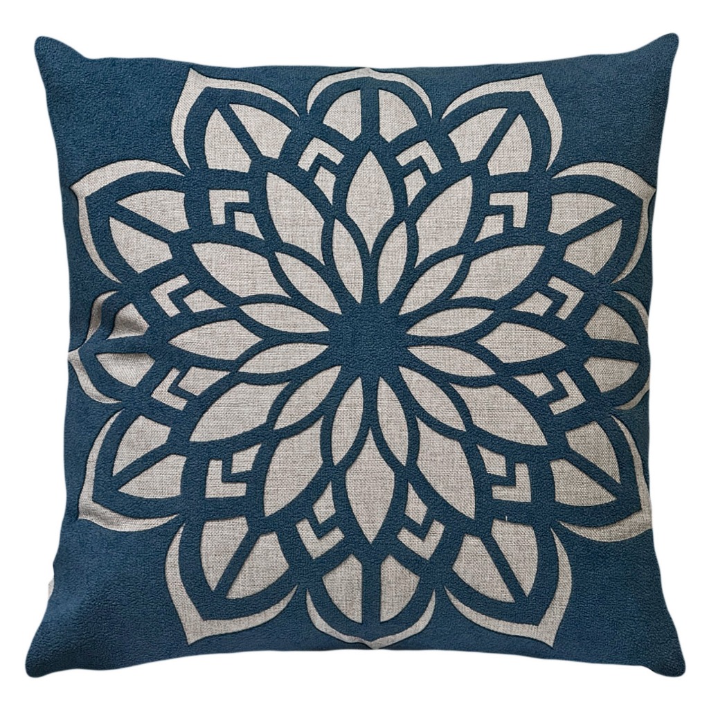 Capa Almofada De Bouclé E Linho Mandala Flor Azul Cru 50x50