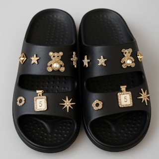 BABUCHE Y Sandália rasteira 10 pingentes brilhos confortável macia dia a dia casual PINGENTES BRILHOSOS COM REFERECIA em Oferta na Shopee