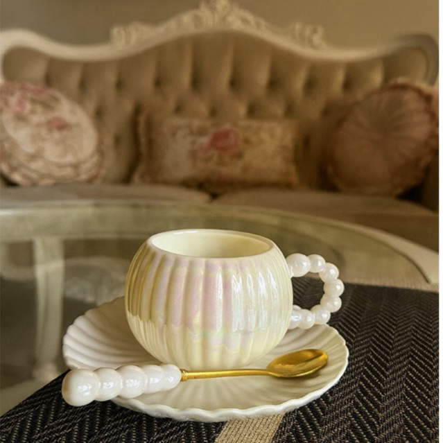 Conjunto de Xícara Porcelana-250 ml Elegance Pérola com Colher Dourada — Design Clássico e Sofisticado