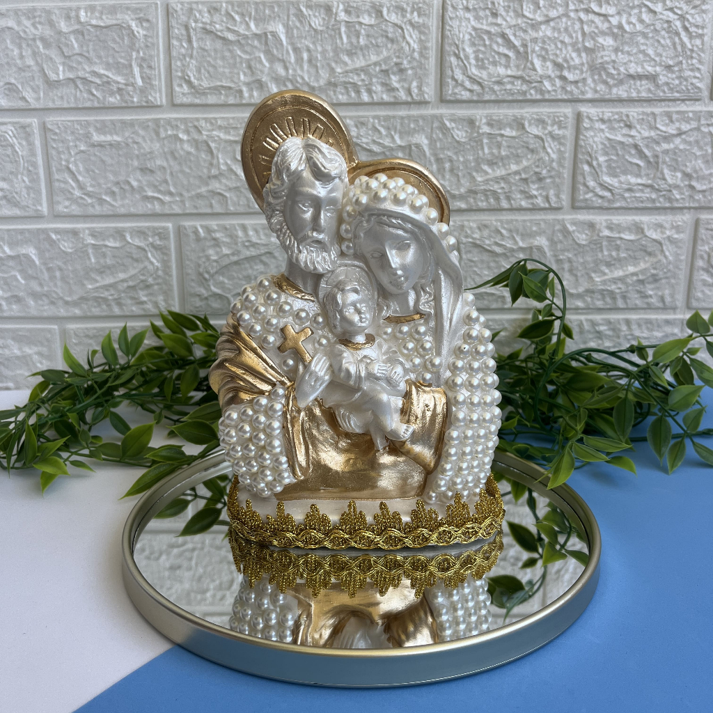 Imagem Sagrada Familia de Perola com detalhes dourado em Oferta na Shopee