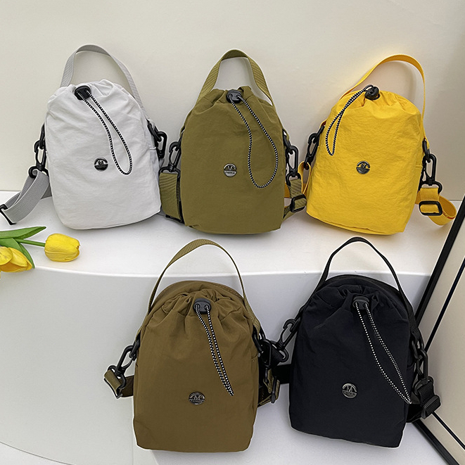 Bolsa Casual Em Nylon Com Múltiplos Bolsos E Design Versátil Perfeita Para Uso Diário em Oferta na Shopee