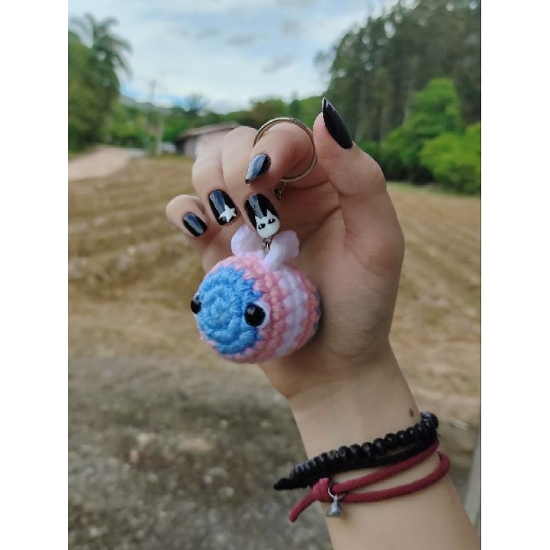Chaveiro de amigurumi abelha LGBTQIA+ LGBT crochê presente fofo trans bissexual gay lésbica penduricalho ou cacareco