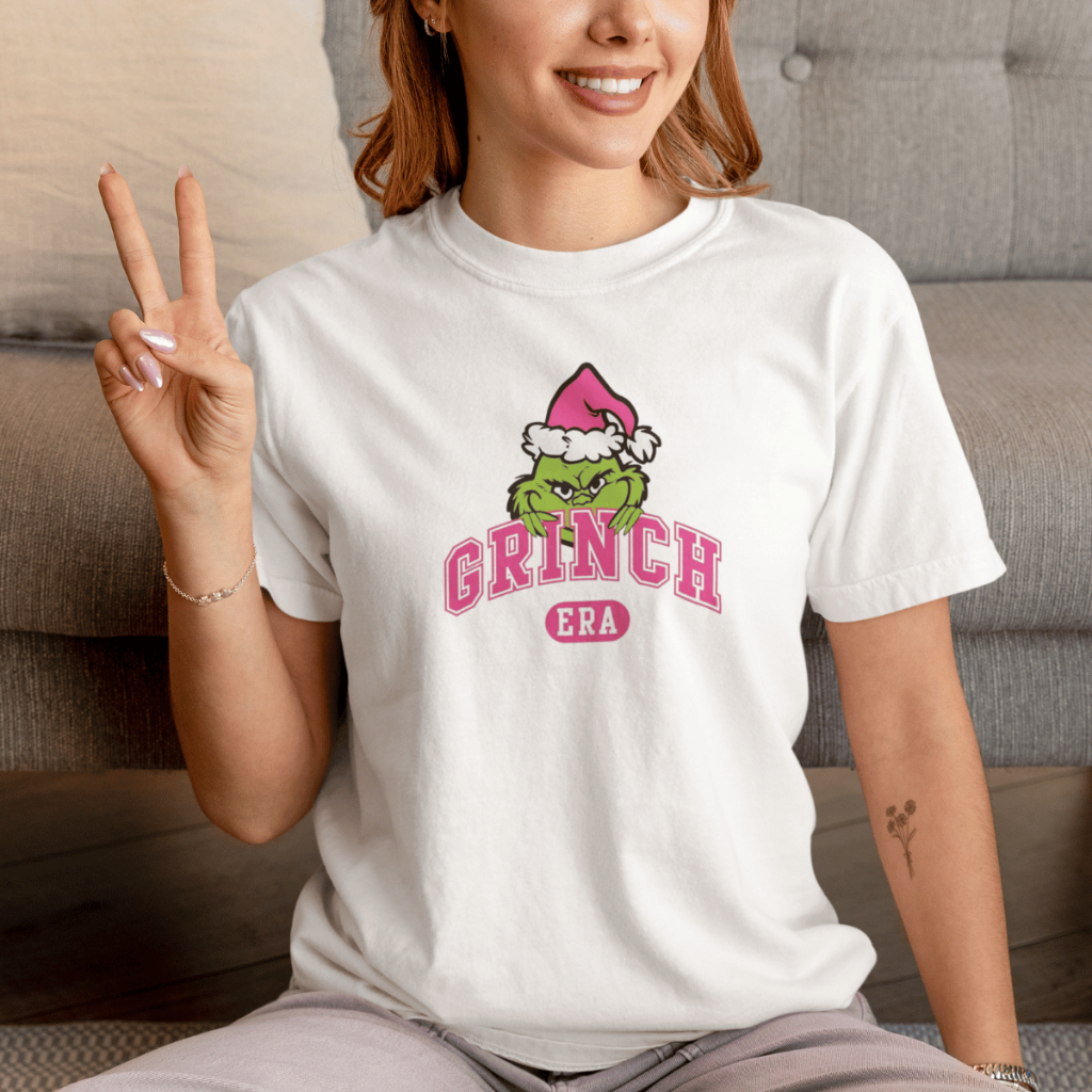 Camiseta Feminina Natalina Grinch Era Cidade Do Natal Gorro Papai Noel Camisa 100% Algodão