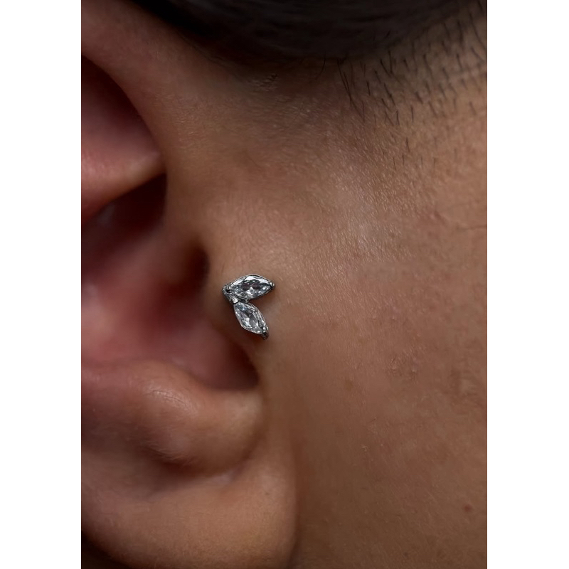 Piercing duplo navete em titânio