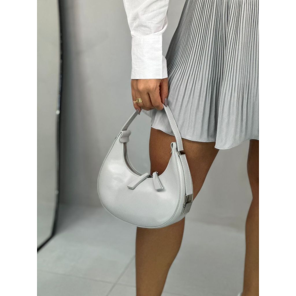Bolsa Meia Lua Feminina Pequena Estilosa Compacta em Couro Elegante Alça Ajustável e Zíper