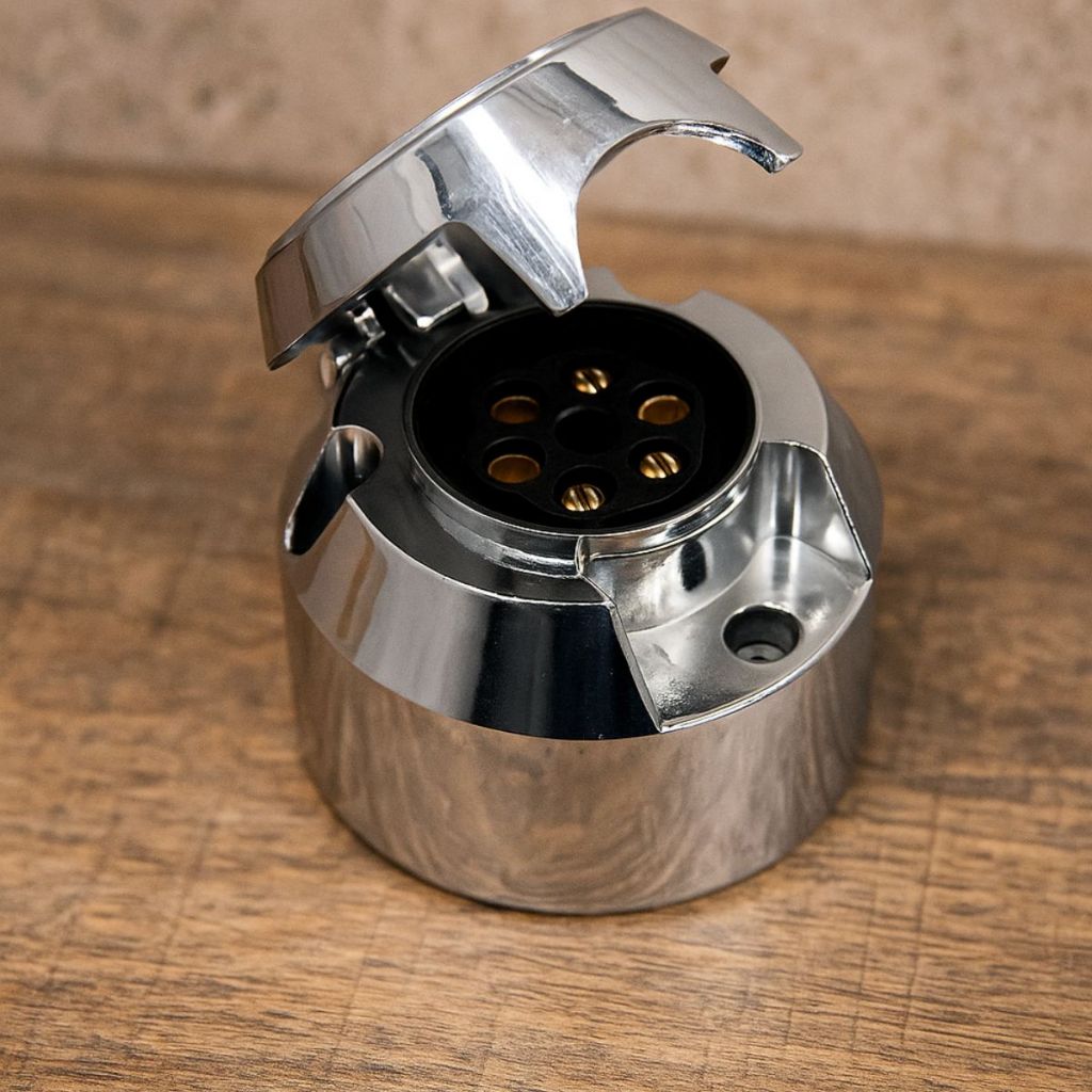 Tomada Fêmea Cromada para Engate 6 Pinos – Ideal para Reboque e Carretinha | Resistente e de Fácil Instalação em Oferta na Shopee