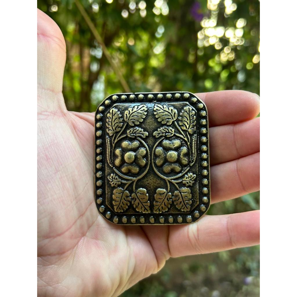 CENTRAL QUADRADA FLORÃO FIVELA ALPACA AMARELA PARA TRAIA MULADEIRO CORNETINHA EM ZAMAC REPLICA PREMIUM