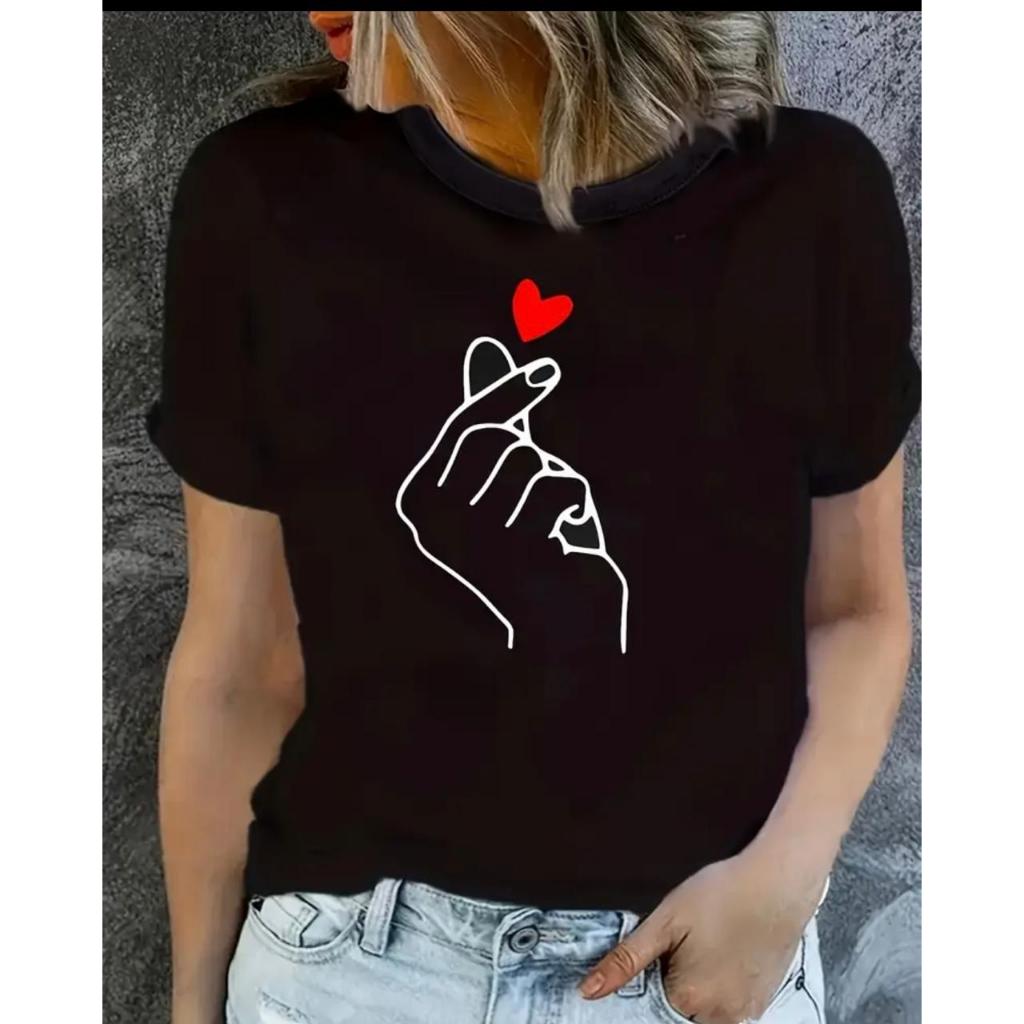 Camiseta Blusa Feminina Despojada Estilosa Estampada Mão com Coração