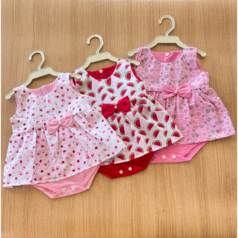 Roupa de Bebê Menina Kit com 3 bodys vestidos 0 a 3 meses Estampas Sortidas