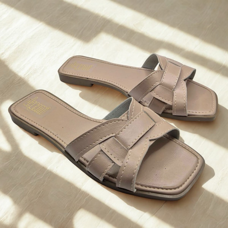 Sandália Feminina Rasteira Tiras Trançadas Moda Verão - Sola quadrada rasteira - Ref. 9280