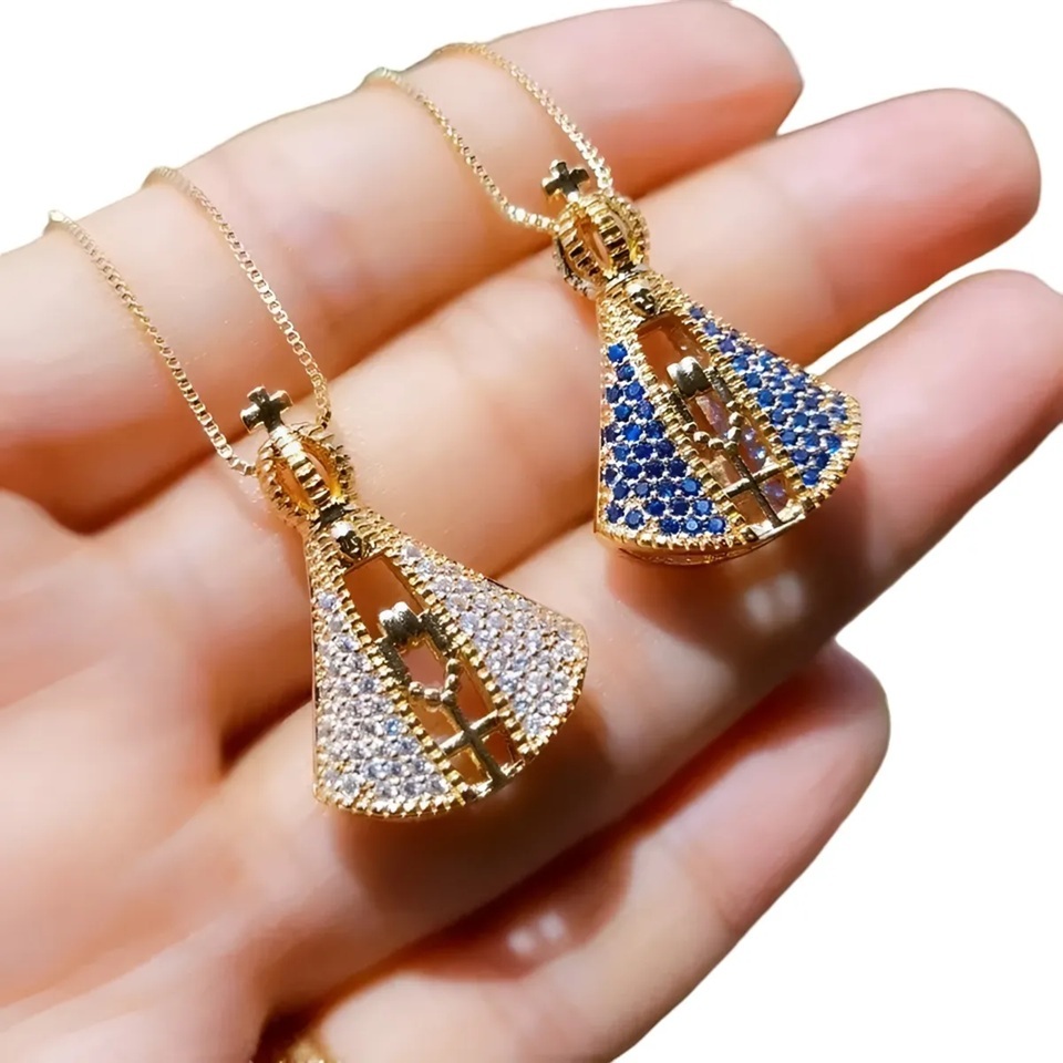 Colar Nossa Senhora Aparecida Feminino Cravejado Zircônia Folheado Ouro 18K Corrente Delicada Presente