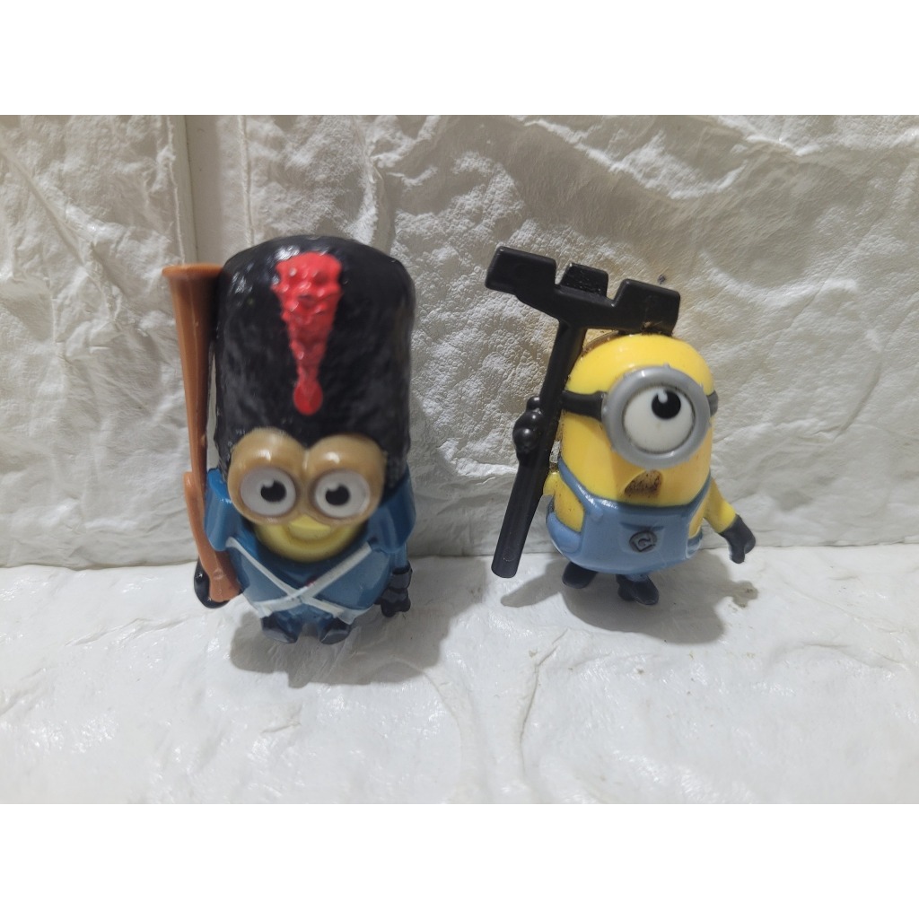 Boneco Minion Kinder Ovo lote 2 4 e 4,5 cm usado bom estado
