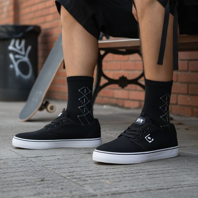 Tênis Qix Combat III Vulcan Preto Branco