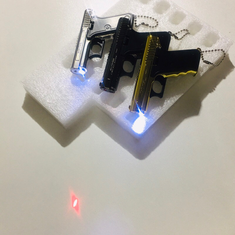 Chaveiro com lanterna apito laser 3 em 1