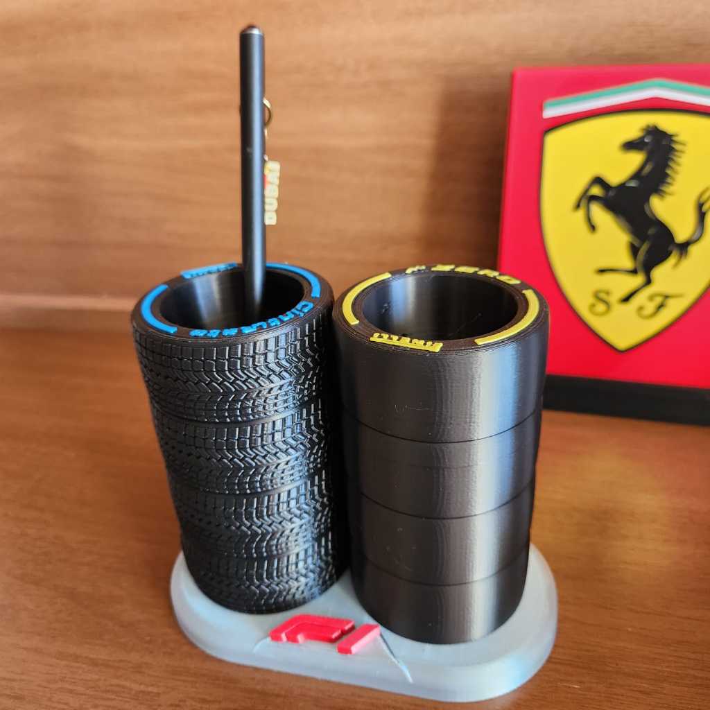 Porta Caneta Fórmula 1 GP São Paulo 🏁 | Enfeite Decorativo com Pneus | Organizador de Mesa Automobilismo