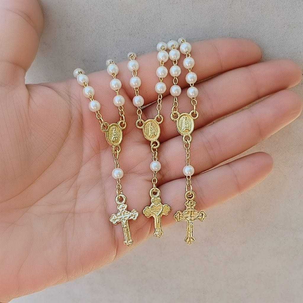 10 Mini Terço Dourado com Pérolas de Nossa Senhora Aparecida para Lembrancinha