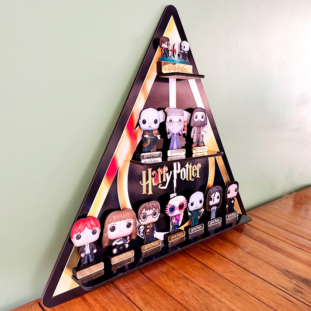 Prateleira Expositor Harry Potter Rebelde com 10 Totens Bonecos Colecionáveis Enfeite Decoração