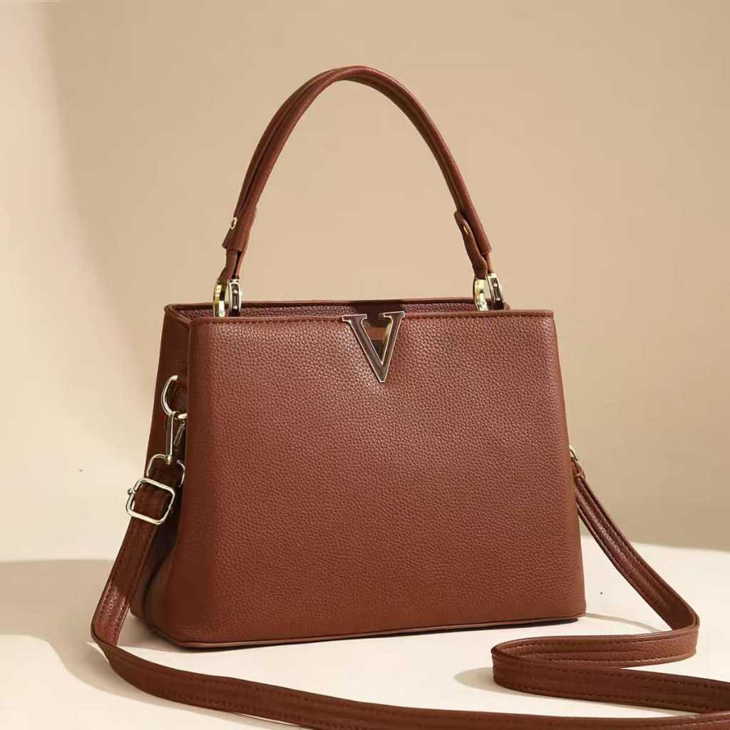 Bolsa de mÃo chique com alça maior no tamanho médio com reparticÃo