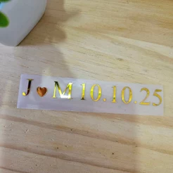 Adesivo Personalizado com Inicias e Data Vinil Dourado, Branco, Preto e Vermelho | resina