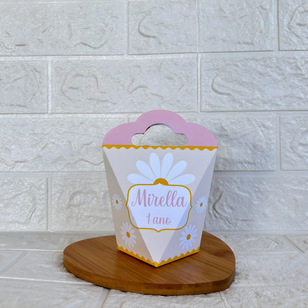 PEGUE E MONTE - Caixinha Coração Triangulove personalizada Margaridas -  Lembrancinhas -  Festa de Aniversário