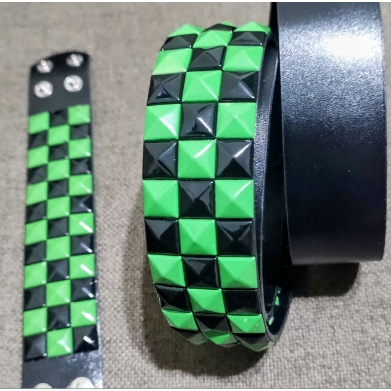 Kit Cinto e Bracelete Pirâmides Preto e Verde Triplo