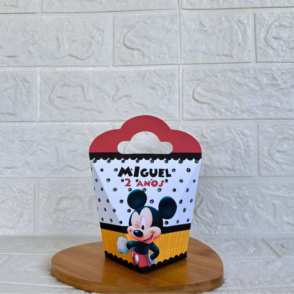 PEGUE E MONTE - Caixinha Coração Triangulove personalizada Mickey -  Lembrancinhas -  Festa de Aniversário