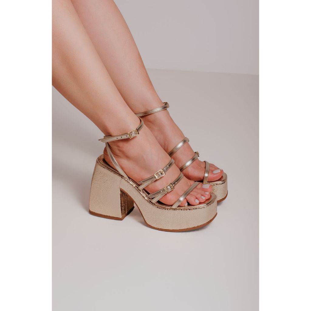 By Mariah | Sandália Plataforma Alta 11 CM | Tiras Finas com Fivelas | Design Brilhante