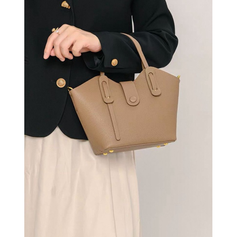 Bolsa de mão com alça longa transversal bem chic