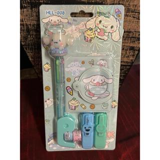 Kit Papelaria Sanrio – Bloco Anotações + Caneta 4 Cores + 2 Marca Textos + 2 Fitas Decoradas com carretel em Oferta na Shopee