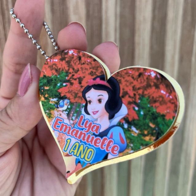Tag 3D coração com corrente personalizada com Nome tema e idade- Branca de neve - formato coração Fazemos qualquer tema
