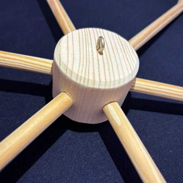 MÓBILE CILÍNDRICO COM 6 PONTAS FABRICADO ARTESANALMENTE NA MADEIRA DE PINUS em Oferta na Shopee