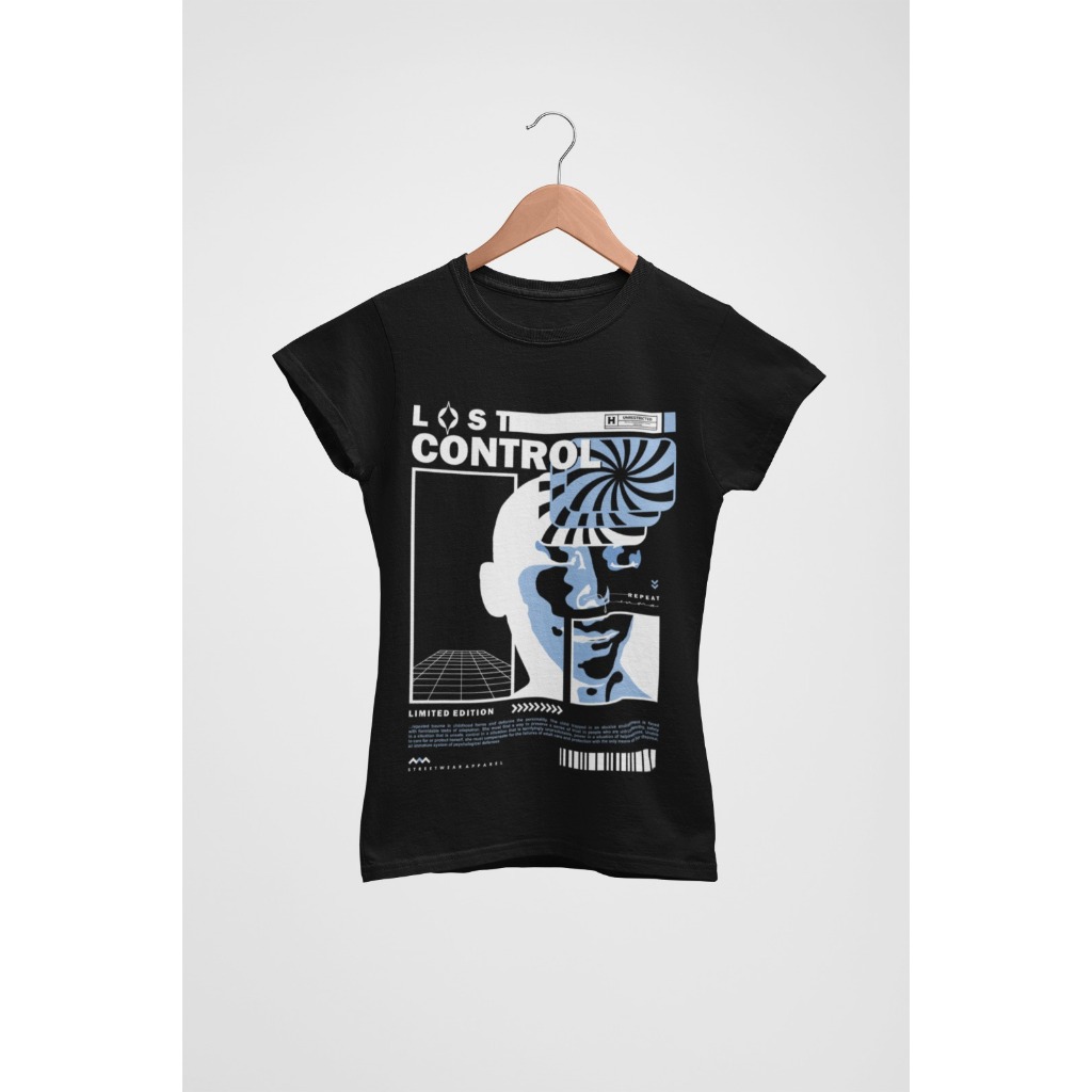 Baby Tee Feminina Streetwear – Lost Control Edition