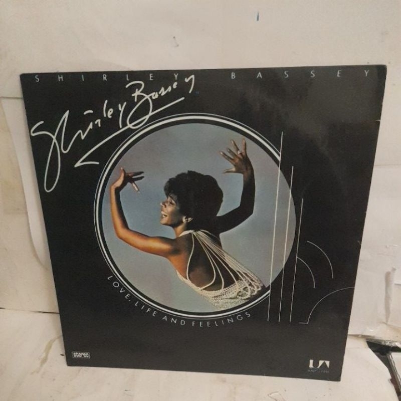 lp vinil Shirley bassey  . love life and feelings