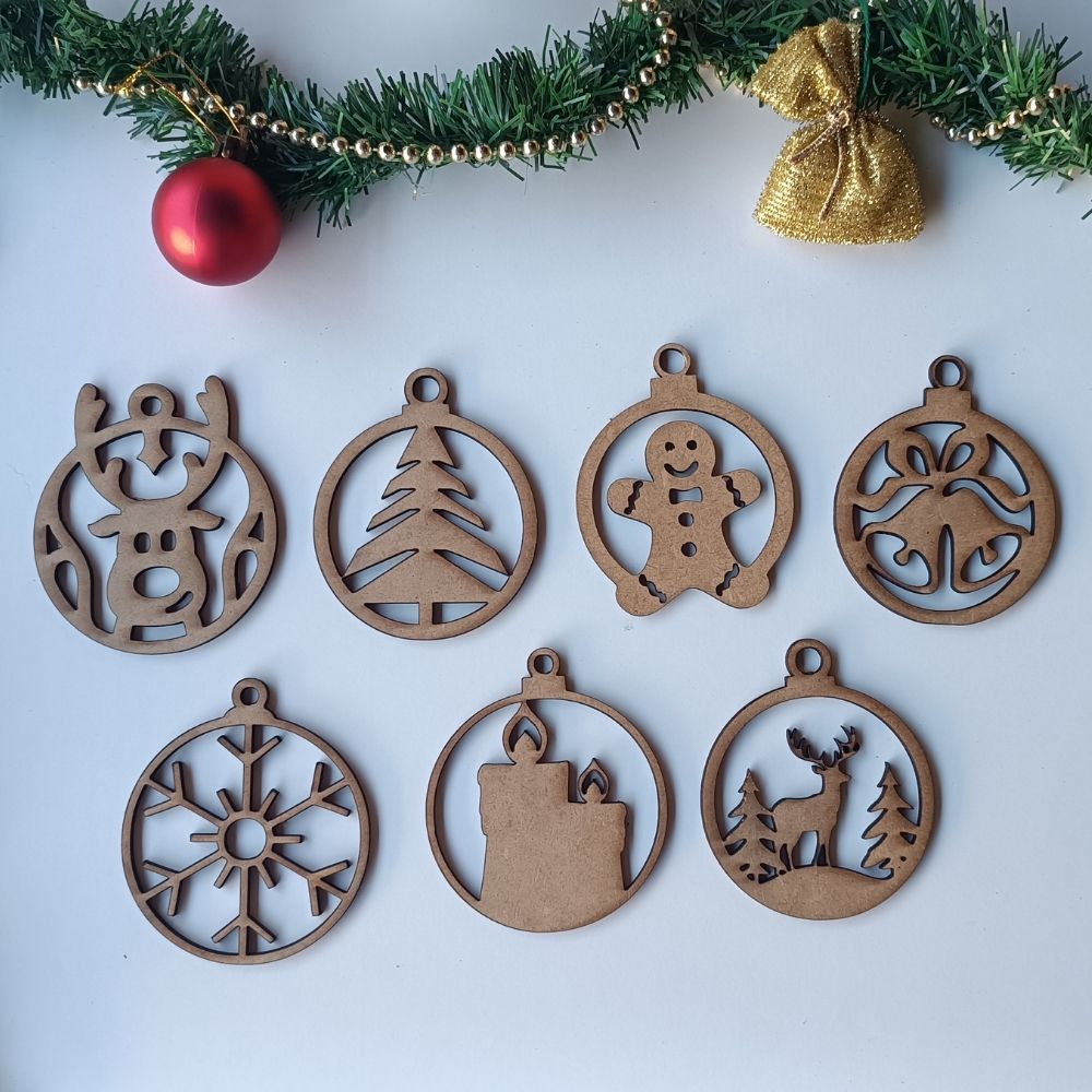 Coleção Encantos do Natal – Kit 7 Bolinhas de Natal em MDF | Enfeites Natalinos Artesanais | Bolas Decoradas