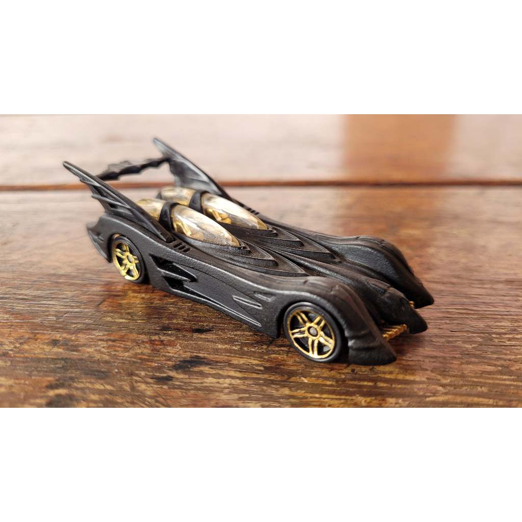 Hot Wheels - Batmobile "Batman Infinity" Preto e Dourado - Mainline 2006 (Fora da Embalagem) - 1:64