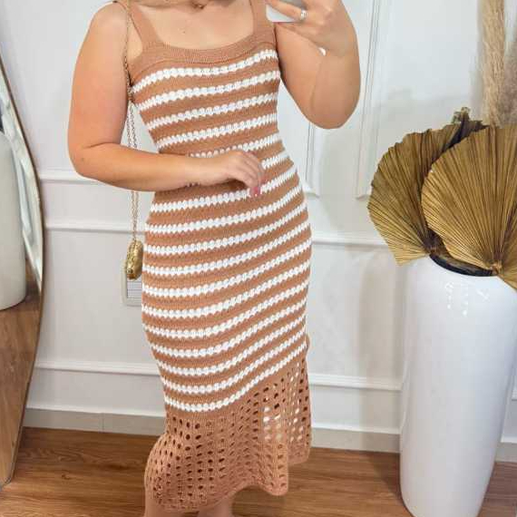 Vestido Tricot Midi Femino Listrado Decote Quadrado Renda na Barra Moda Verão Praia Tricol...