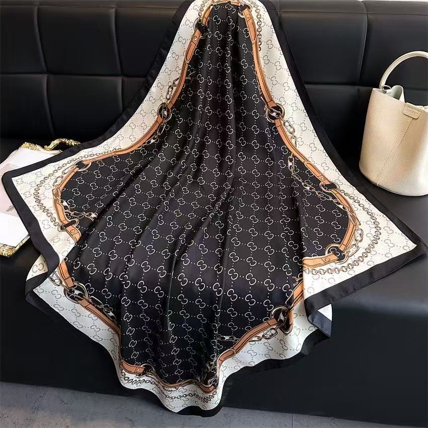 Lenço Feminino de Seda 90cm - Acessório com 3 Formas de Usar | Presente Grátis na Edicao Limitada — imagem 2 de 2