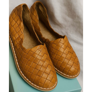 Mule Feminino Couro Legítimo Trançado, Confortável e Macio, Estilo Rústico Caramelo