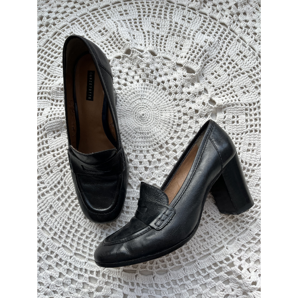 Sapato de couro anzetutto