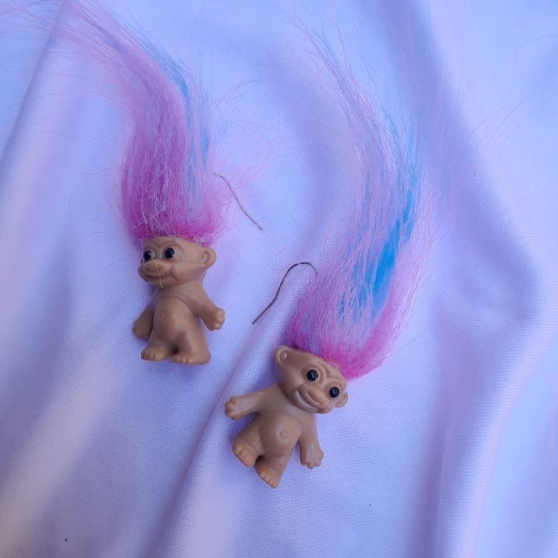Brinco aesthetic troll duende moda miniatura natureza cabeludo