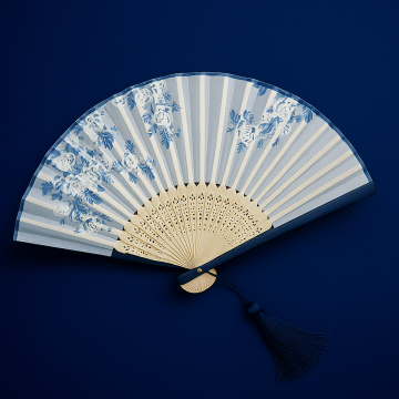 Leque de Madeira e Tecido Oriental