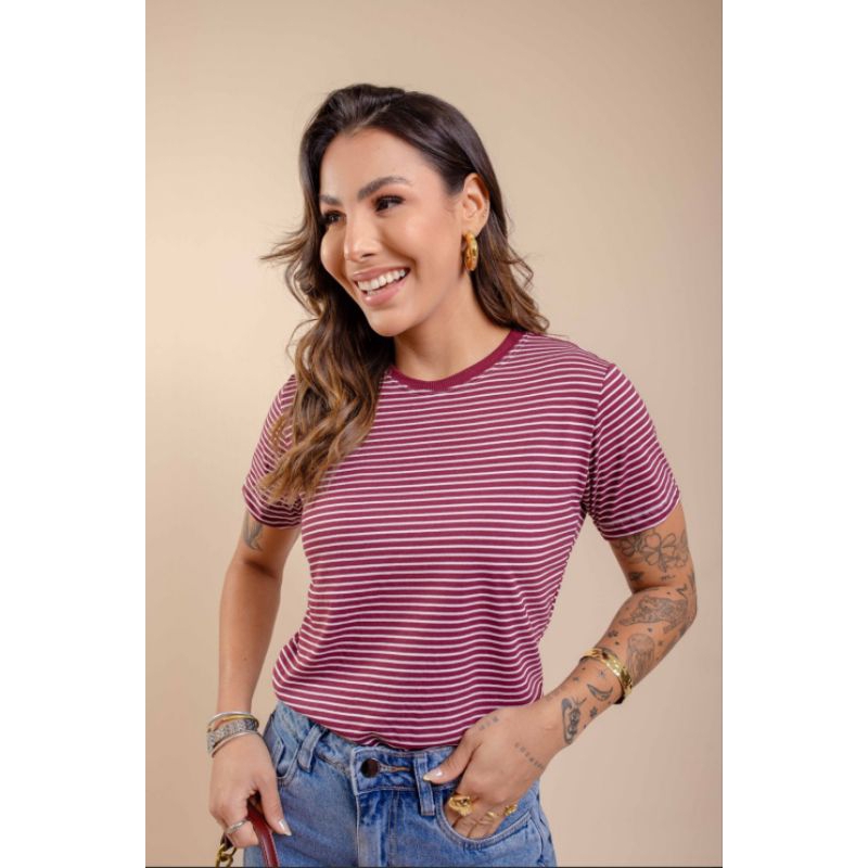 Camiseta Feminina Básica Listrada Algodão Manga Curta T-Shirt Blogueira Moda Tendência Confortável Várias Cores