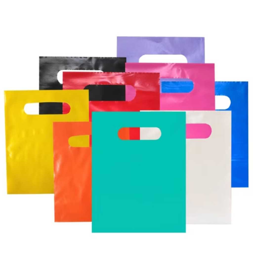 100 sacolas plasticas lisa 16x20/20x30/25x35/30x40- Boca de palhaço ou alça vasada em Oferta na Shopee