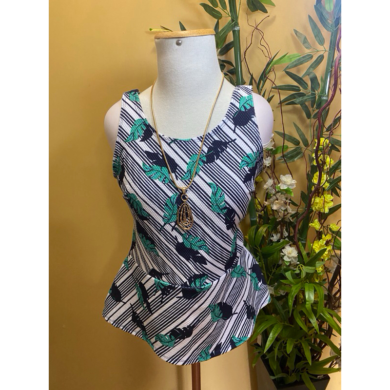 [BRECHÓ]Blusa camiseta regata com elastano estampada peplum babado moda casual feminina bazar desapego garimpo Mercatto