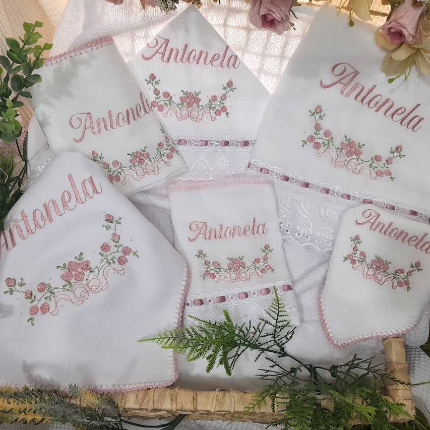 Kit Toalha Fralda + Fralda + Lencinho Bordadas Personalizadas c/ Nome do Bebê Menina